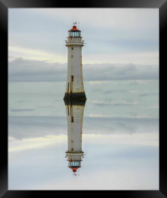 perch rock lighthouse Framed Print by sue davies