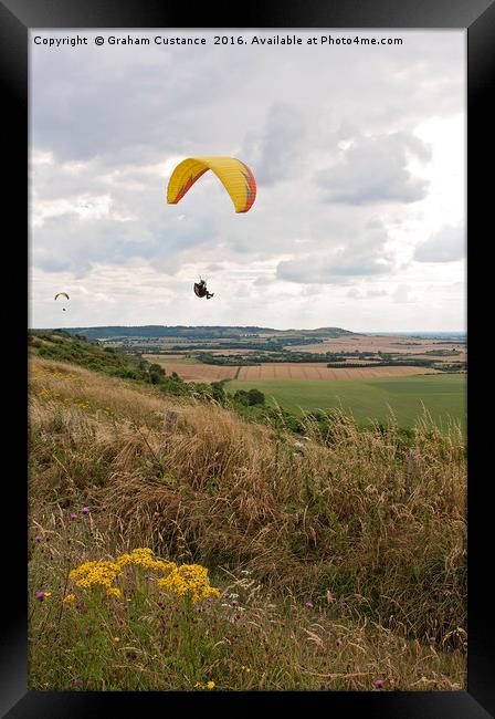 Dunstable Downs Paragliding Framed Print by Graham Custance
