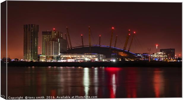 O2 Arena (Millenium Dome) London  Canvas Print by tony smith