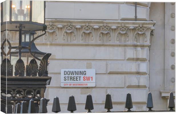 Downing Street's sign  Canvas Print by chris smith