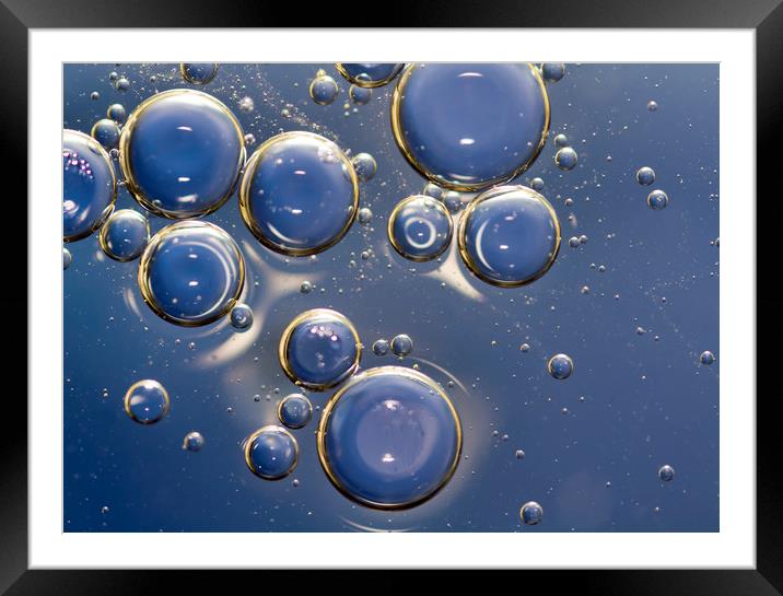 Water bubbles  Framed Mounted Print by chris smith