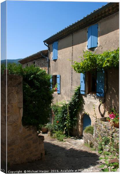 Traditional French house with shutters and Arch do Canvas Print by Michael Harper
