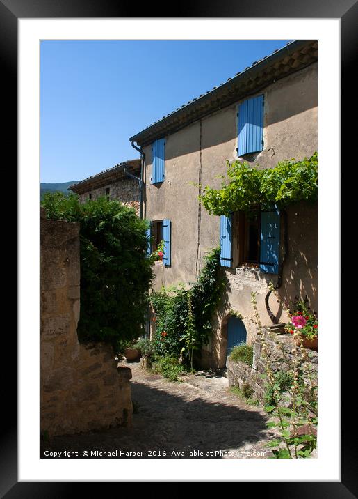 Traditional French house with shutters and Arch do Framed Mounted Print by Michael Harper