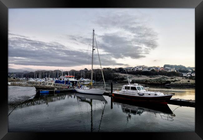 A Winters Morning on The Cleddau  Framed Print by Grant Lewis