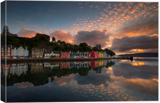 Tobermory Harbour, Island of Mull, Scotland Canvas Print by Simon Booth