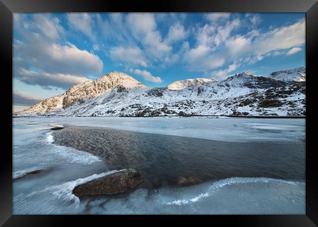 Tryfan in snow Framed Print by Rory Trappe