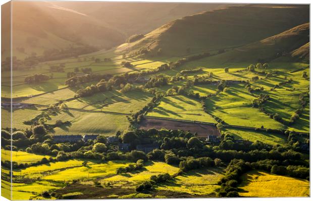 Green countryside in the Vale of Edale Canvas Print by Andrew Kearton