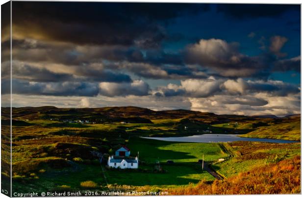 Cottage at Ardtreck, Isle of Skye Canvas Print by Richard Smith