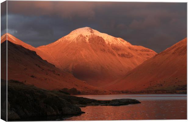 Great Gable Wastwater Canvas Print by Linda Lyon