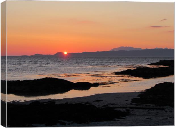    Skye sunset                             Canvas Print by alan todd