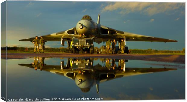 Avro Vulcan Bomber, reflection. Canvas Print by martin pulling