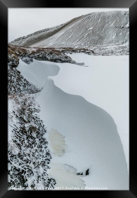 Snow drift in the Brecon Beacons, Wales Framed Print by Richard Morgan