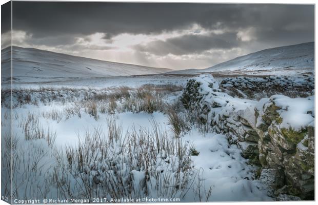 Snow covered stone wall in the Brecon Beacons. Canvas Print by Richard Morgan