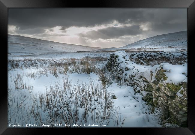 Snow covered stone wall in the Brecon Beacons. Framed Print by Richard Morgan