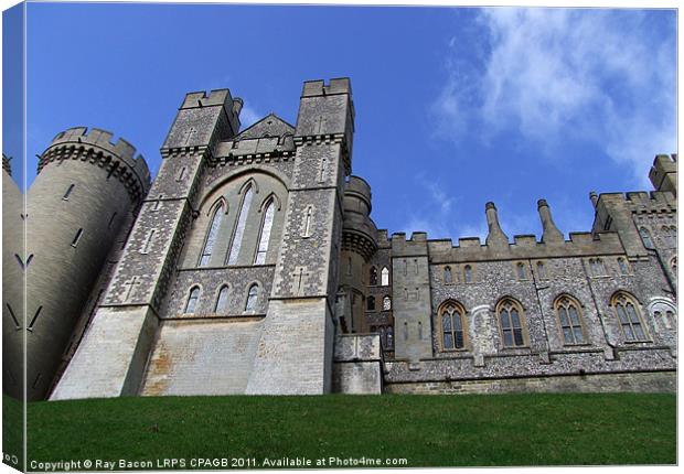 ARUNDEL CASTLE,SUSSEX Canvas Print by Ray Bacon LRPS CPAGB