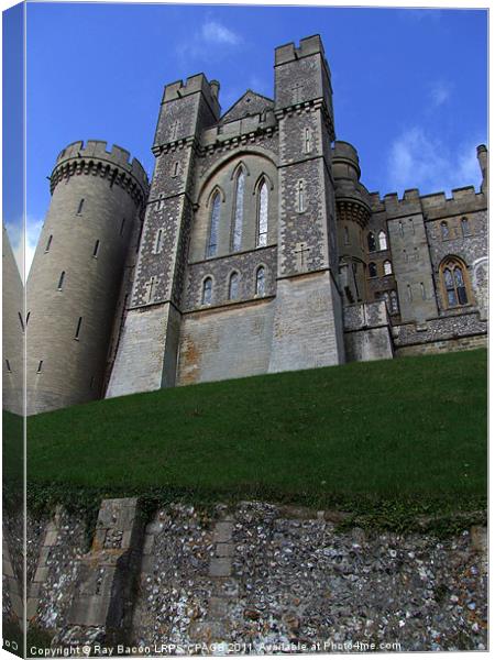 ARUNDEL CASTLE,SUSSEX Canvas Print by Ray Bacon LRPS CPAGB