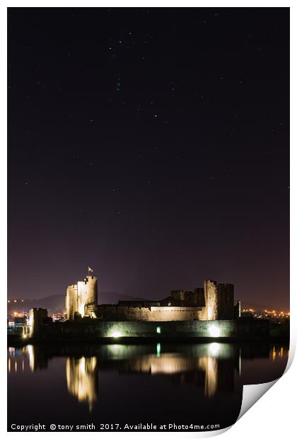 Caerphilly Castle Print by tony smith