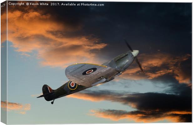 Supermarine Spitfire 1940 Canvas Print by Kevin White