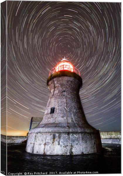 South Shields Lighthouse  Canvas Print by Ray Pritchard