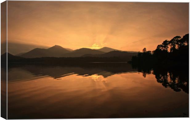 Sunset Derwentwater Canvas Print by Linda Lyon