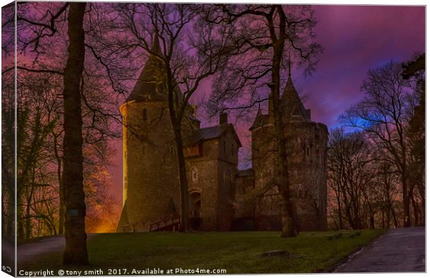 Castell Coch  Canvas Print by tony smith