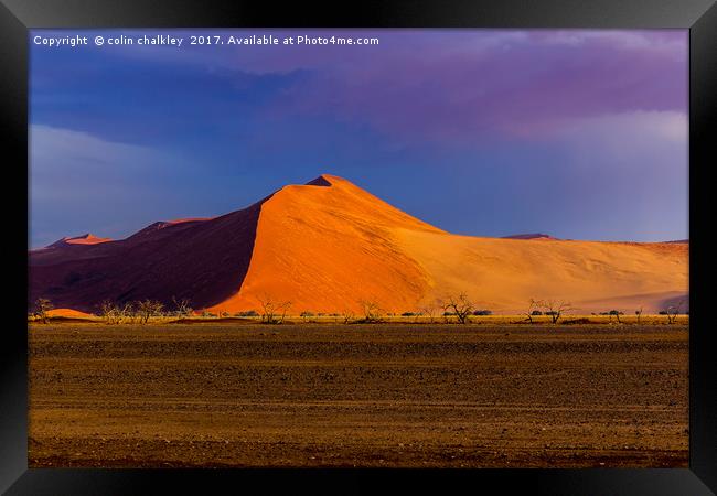 Sossusvlie Sand Dunes, Namib Desert Framed Print by colin chalkley