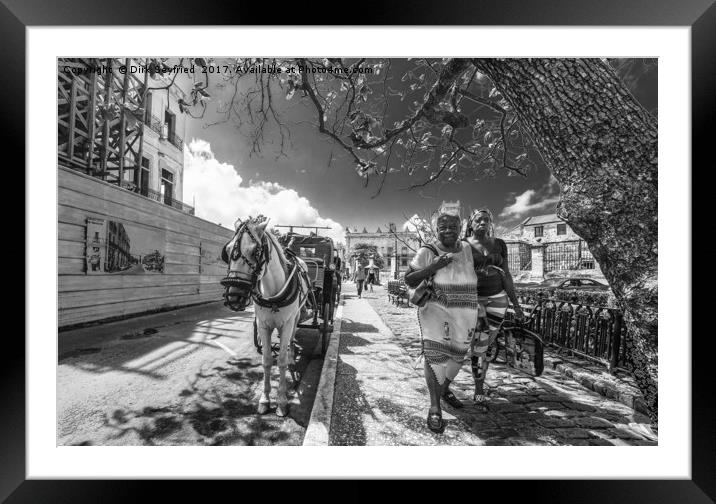 A horse drawn carriage awaits its passengers Framed Mounted Print by Dirk Seyfried