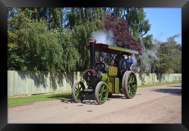Aveling & Porter steam tractor Framed Print by Alan Barnes