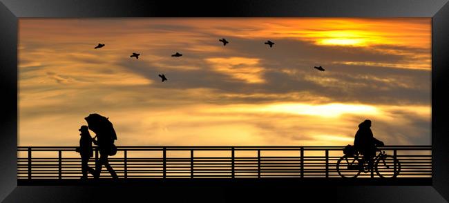 sunset at the seafront Framed Print by sue davies