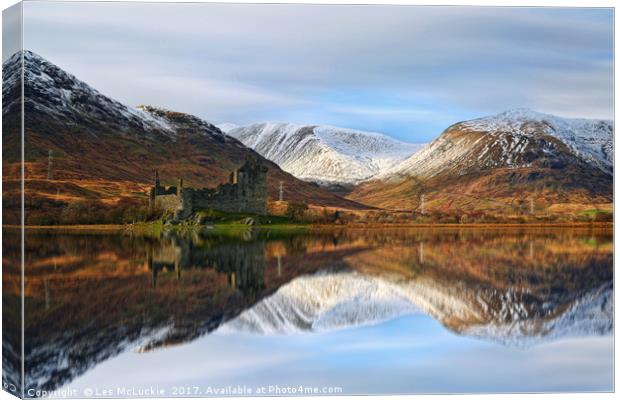 Majestic Kilchurn Castle on Loch Awe Canvas Print by Les McLuckie
