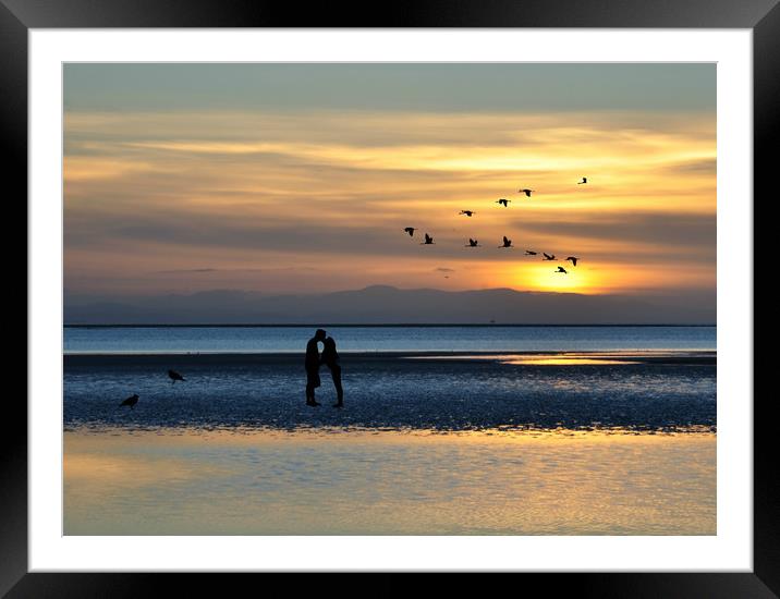 romance in the sunset Framed Mounted Print by sue davies