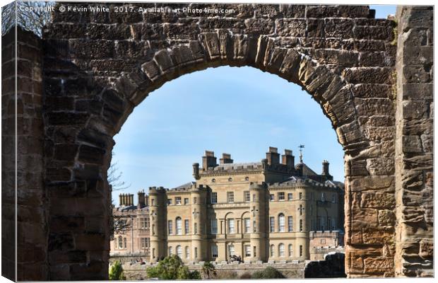 Arch looking to Culzean Castle Canvas Print by Kevin White