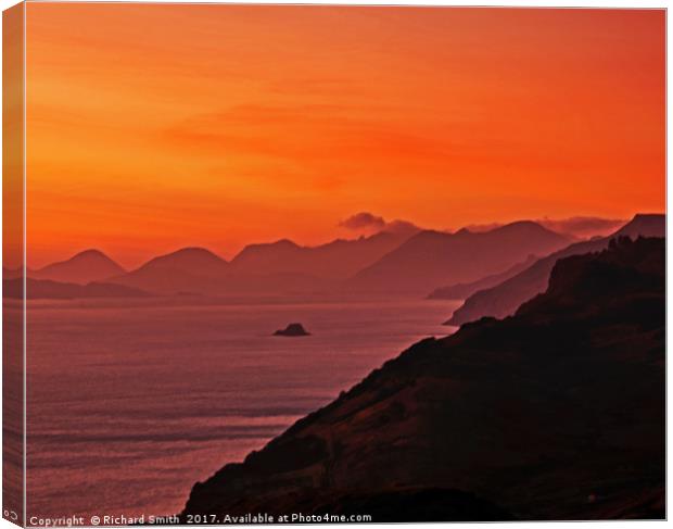 Red sunrise Canvas Print by Richard Smith