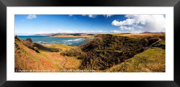 The footpath down to Braes beach Framed Mounted Print by Richard Smith