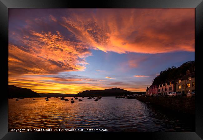 Portree harbour sunrise Framed Print by Richard Smith