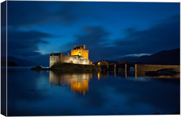 Eilean Donan Castle at night Canvas Print by Douglas Kerr