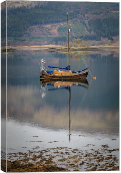 Boat on the Loch  Canvas Print by chris smith