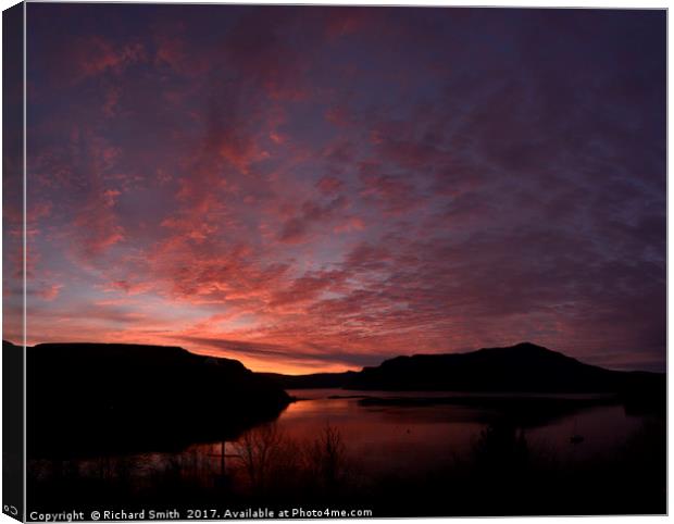   Red dawn from Rockview.                          Canvas Print by Richard Smith