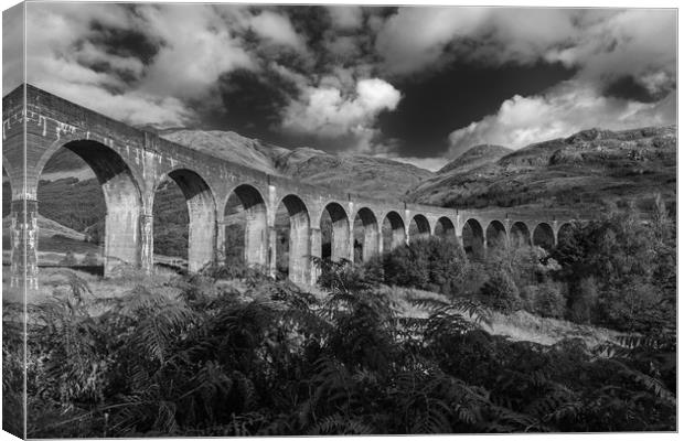 Glenfinnan Viaduct Canvas Print by Pam Sargeant