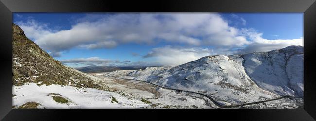 Bwlch Y Groes in the Snow Framed Print by Oxon Images