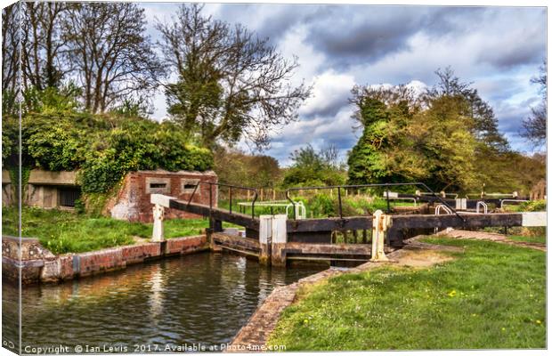 Garston Lock On The Kennet Navigation Canvas Print by Ian Lewis
