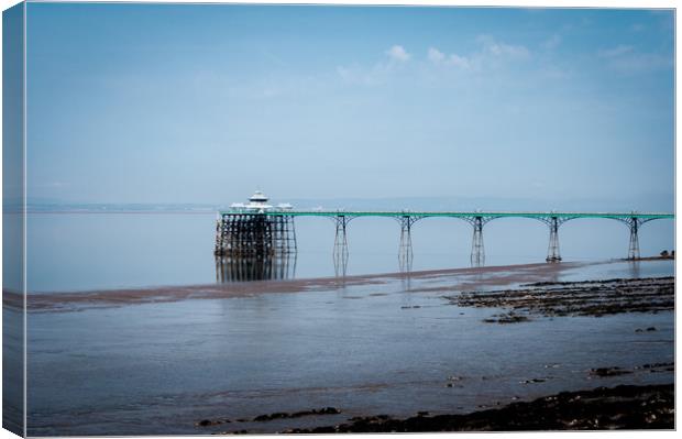 Clevedon Pier Canvas Print by Linda Cooke