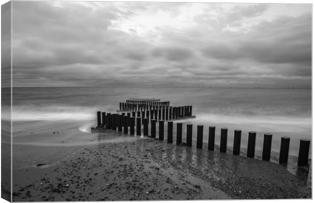 Seascape at dusk Canvas Print by Kevin Snelling