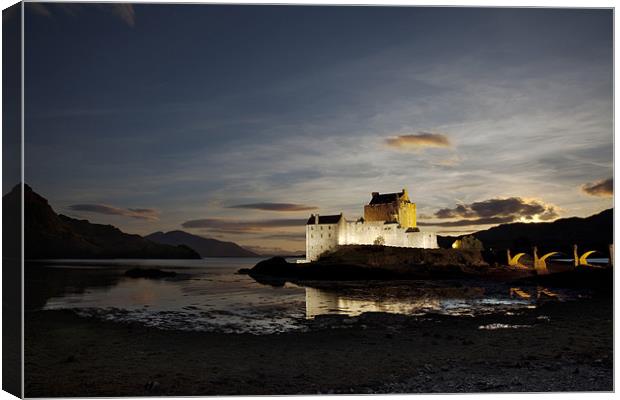 The Castle Of Loch Duich Canvas Print by Steve Glover