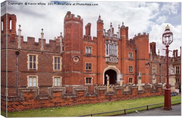 Hampton Court Palace Canvas Print by Kevin White