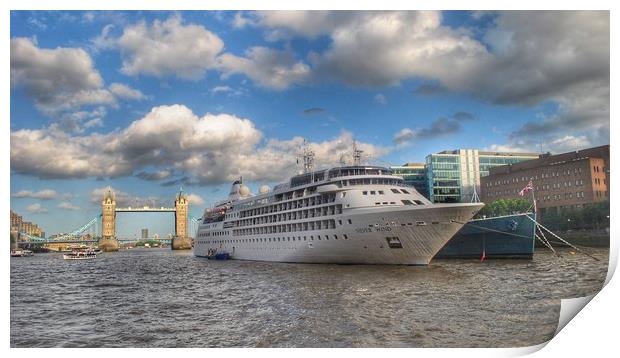 Silver Wind Cruise in London  Print by Joshua Miranda