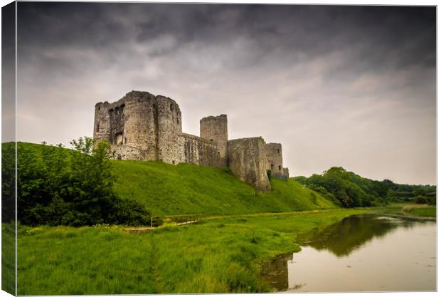 Kidwelly Castle. Canvas Print by Colin Allen