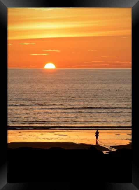 Watching The Sun Set Framed Print by graham young