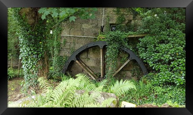 water wheel Framed Print by keith sutton