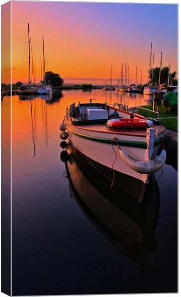 Boats on the Exeter Canal Canvas Print by Pete Hemington